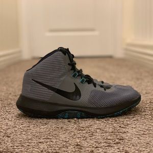 Men’s basketball shoes - Nike Air Precision